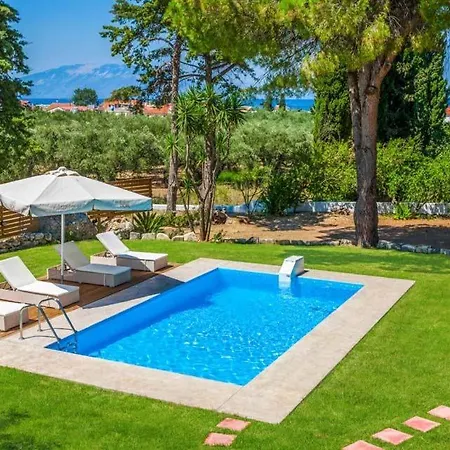 Sleeps 7 Pool Air Con Wifi Alikes