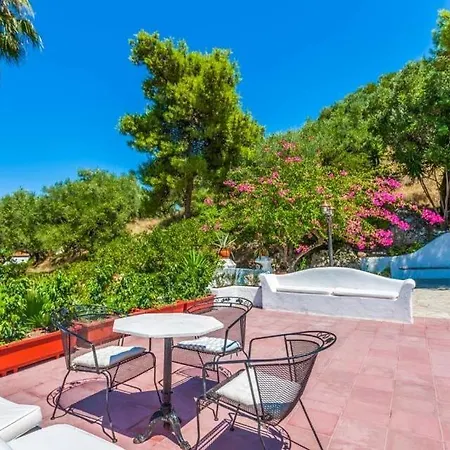 Sleeps 7 Pool Air Con Wifi