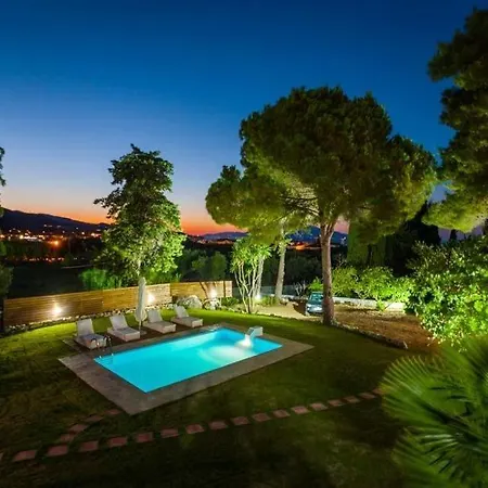 Sleeps 7 Pool Air Con Wifi Willa Alikes