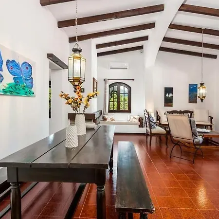 Sleeps 7 Pool Air Con Wifi Willa