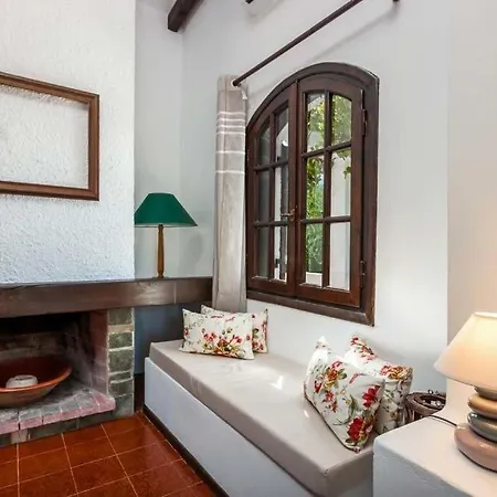 Sleeps 7 Pool Air Con Wifi Willa Alikes