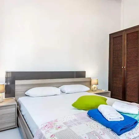 Sleeps 7 Pool Air Con Wifi Willa *